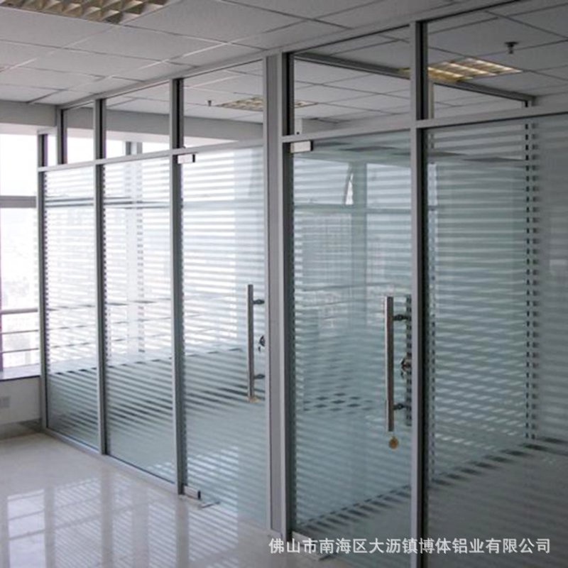 选择合适的装饰材料对于提升店铺形象至关重要,特别是门头照片这一关键位置。今天就来揭秘如何通过精心挑选的装饰材料打造吸引眼球的门头设计。
