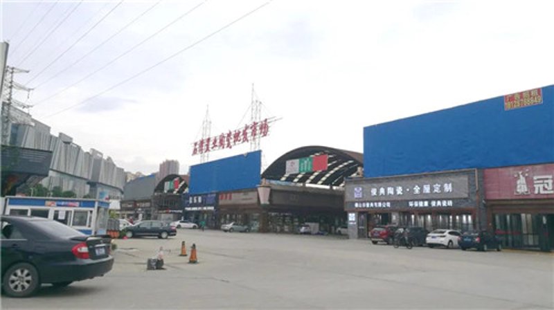 如何让您的店铺在众多装饰材料批发商中脱颖而出？一张精心设计的门头照片至关重要。今天，我们就通过具体案例来解析如何制作吸引眼球的门头照片。